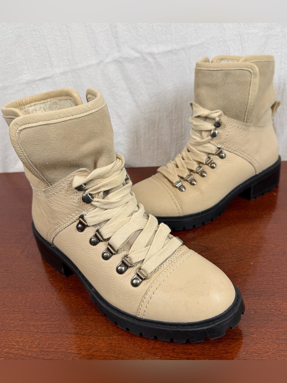 Frye & Co Anise Hiker Boots Womens 8.5 Beige Leather Sherpa Lined Lug Sole